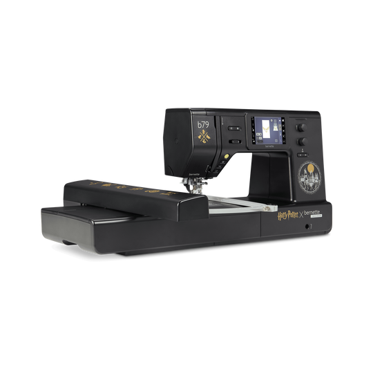bernette 79 Special Edition Harry Potter als kombinierte N&auml;h- und Stickmaschine in Schwarz mit grossem Stickmodul und Farb-Touchscreen image number